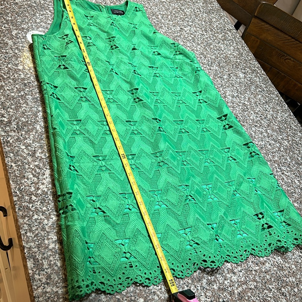 Green Tahari lace dress fully lined, zip back size 14 - Picture 5 of 7